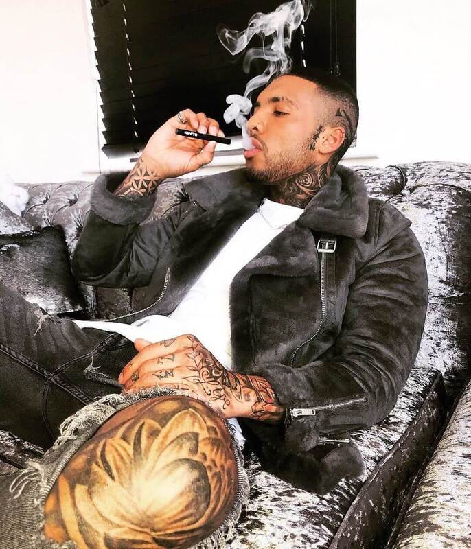 Men vape ignite CBD